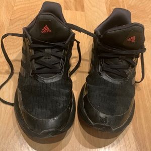 Boys sneakers size 6